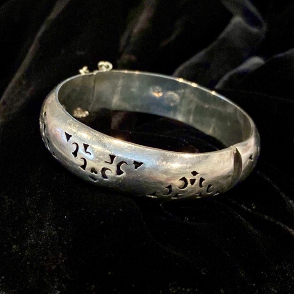 Vintage JLA Sterling Silver Mexico Hinged Bangle Bracelet